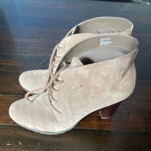 WHITE MOUNTAIN Booties